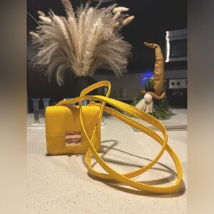 Chic Yellow Mini Crossbody Bag